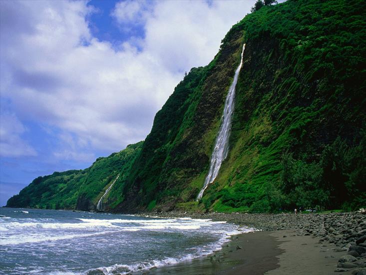 Hawai Wallpapers - Kaluahine Waterfall, Waipio Valley, Hamakua Coast, Hawaii.jpg